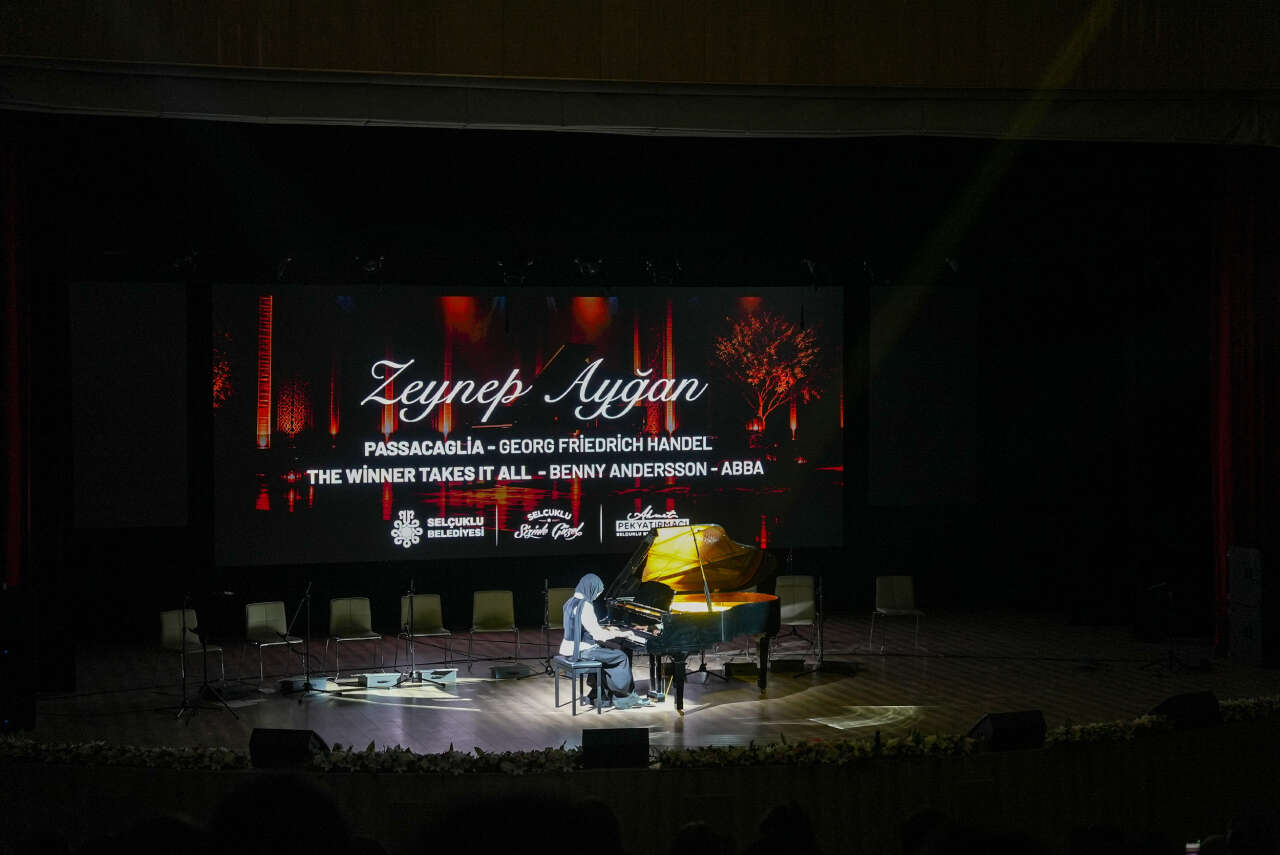 Konya’da piyano ve ritim şöleni! Kursiyerler sahneye damga vurdu 3